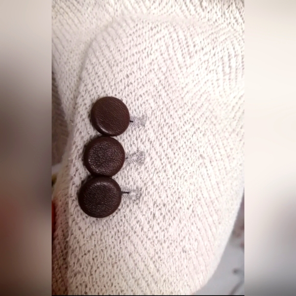 Zara's Beige Blazer - Picture 4 of 4